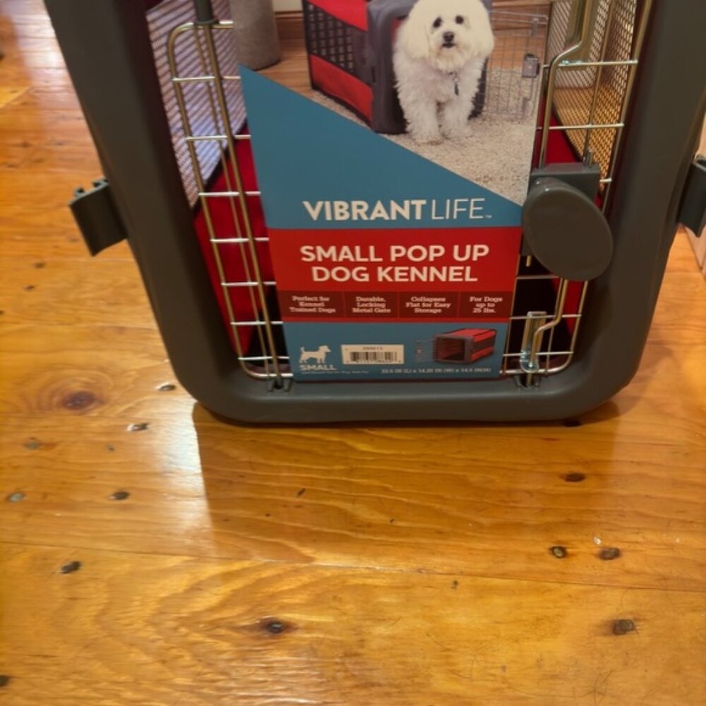 Vibrant Portable Pet Kennel in Gray and Red